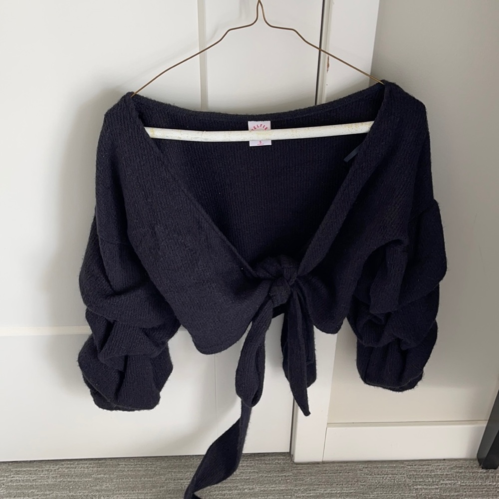 Selfie Leslie cropped navy sweater, size small